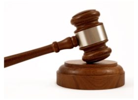 Foto 11 bestuur hamer shutterstock 1270887
