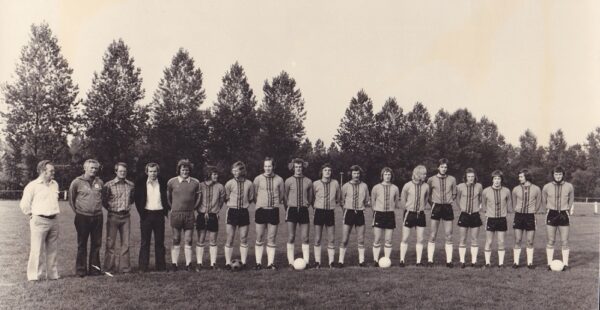 Elftal opening complex 77