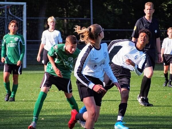 0904 JO15 2 wint tegen heerenveense boys