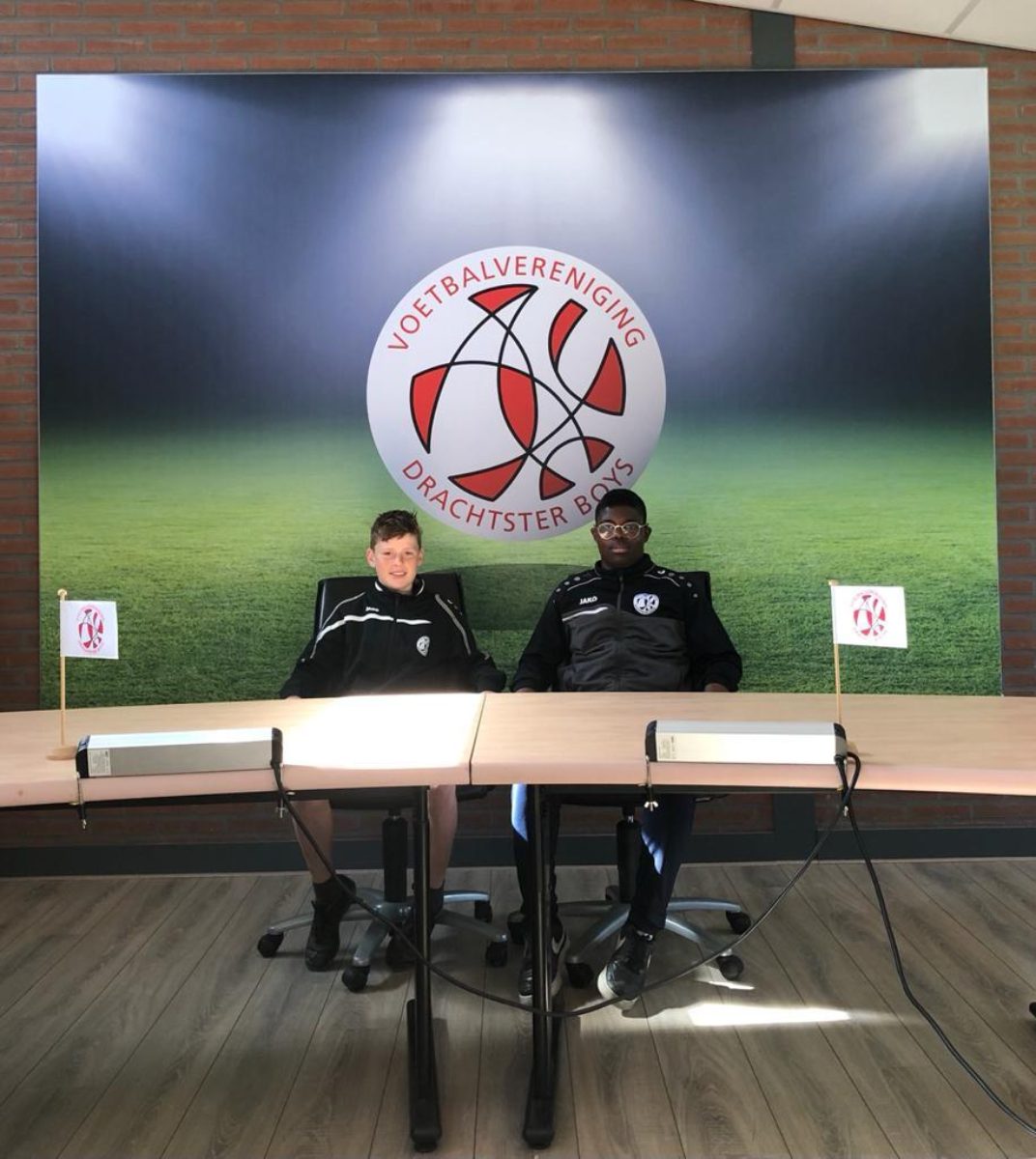 Foto Wesley en Nathan trainers JO12 4