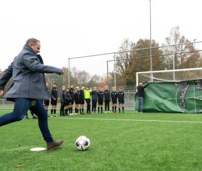 Van der Zwan legt aan