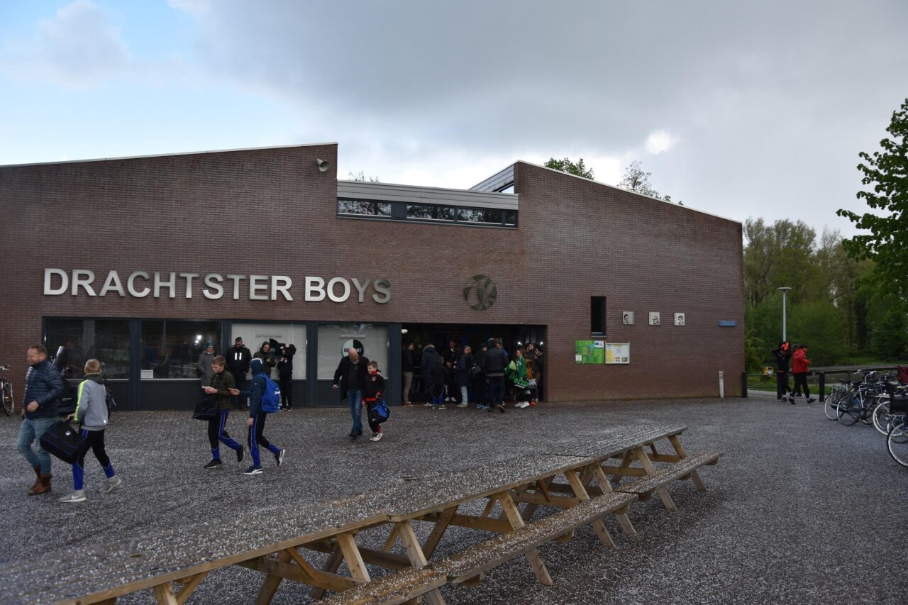 Clubhuis buitenaanzicht