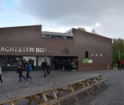 Clubhuis buitenaanzicht